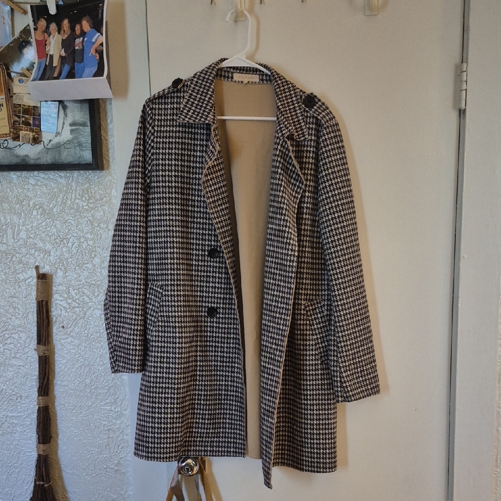 Solitaire Black and White Houndstooth Trench Coat